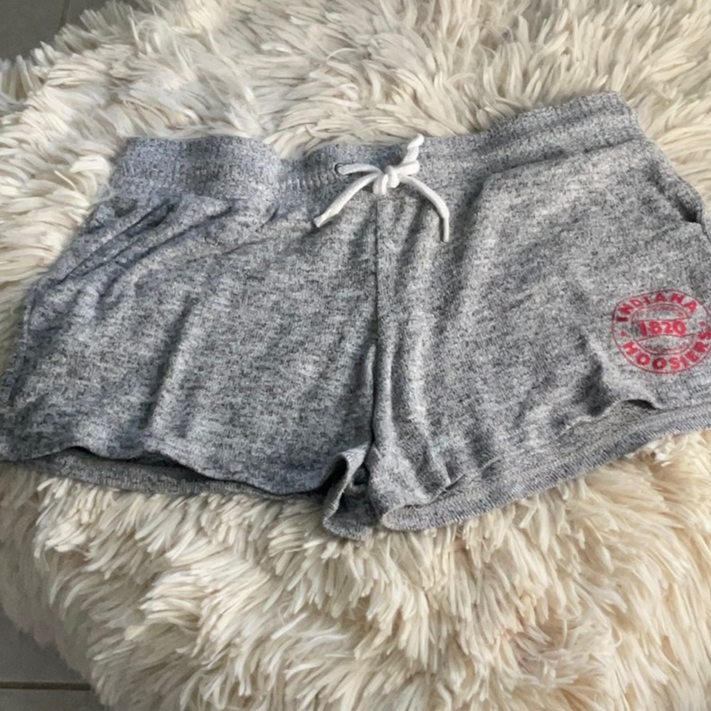 INDIANA HOOSIERS Super Soft Grey Gray Cozy Shorts Size M Excellent Used Cond.
